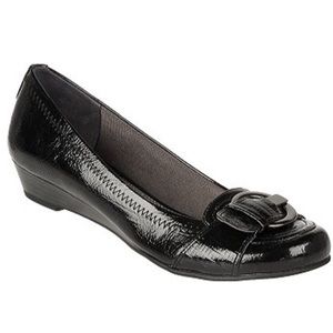 Life Stride Margot patent Low Wedge size 8.5